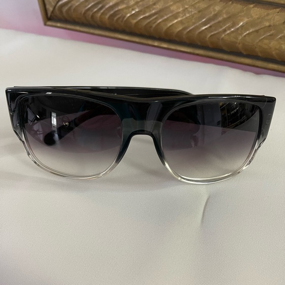 Burberry sunglass 💯 authentic made in Italy